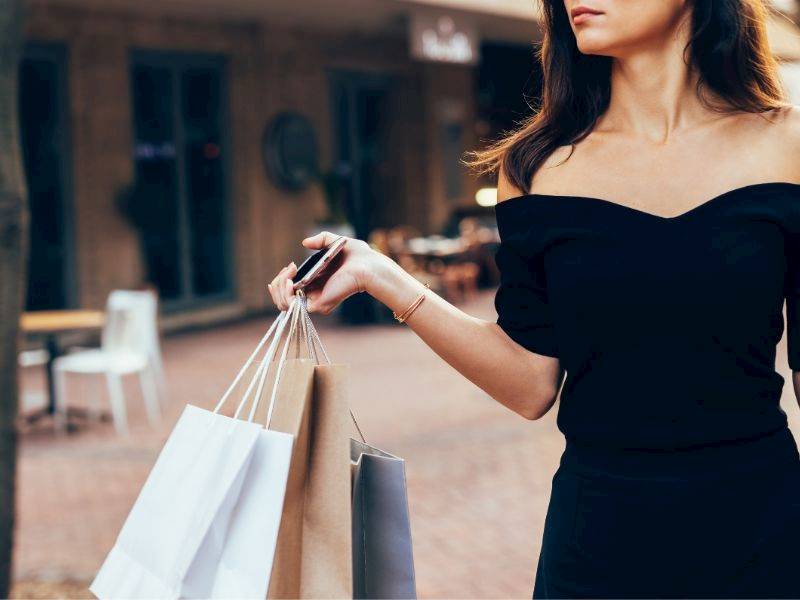 Auckland Surrounds Clothing/Accessories Business for Sale Slide 3