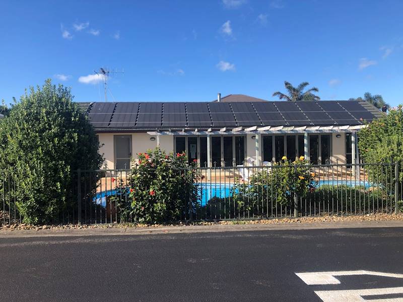 Papamoa Beach Road! Lovely Home, Secure Top Location Close to