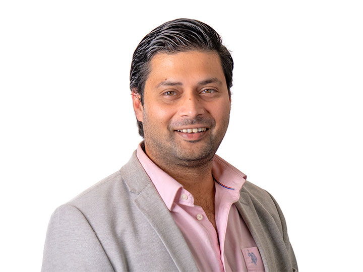 Deb Chakraborty Headshot