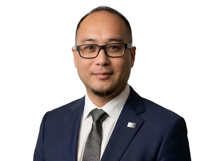 Tommy Shen Headshot